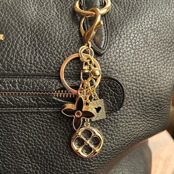 New GOLD CLOVER Bag Charm Black and Gold Tone - Picture 5 of 7